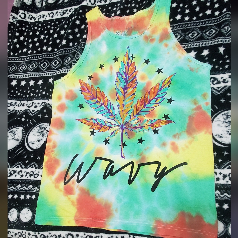 Wavy Canna Leaf Tank